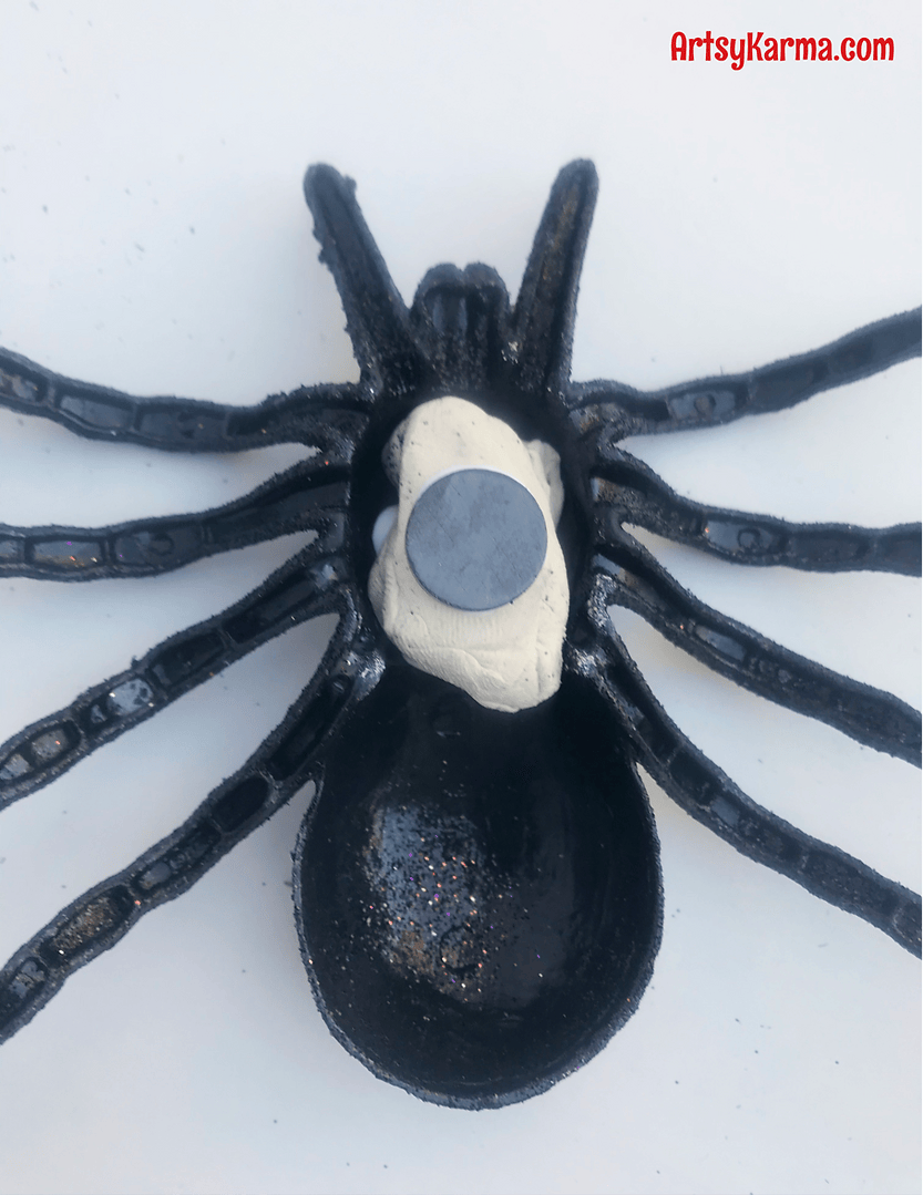 Making spider magnets for halloween decor