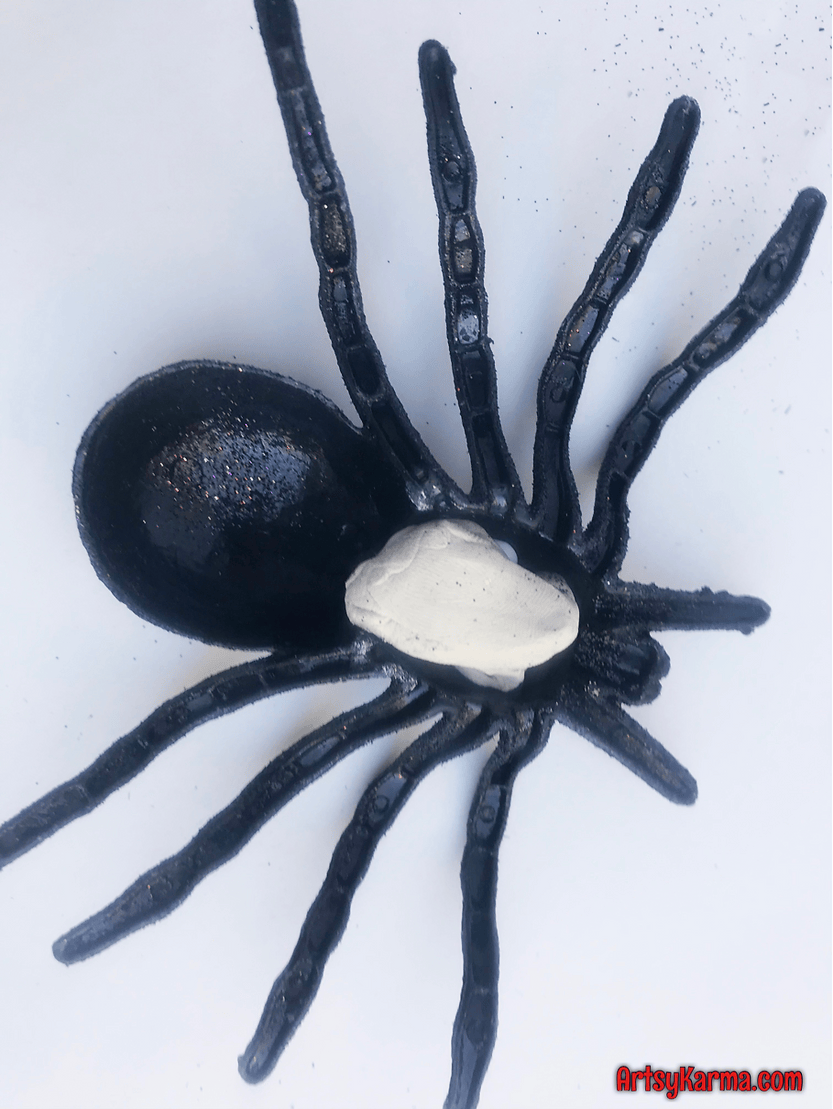 Making halloween spiders more bulky for halloween decoration