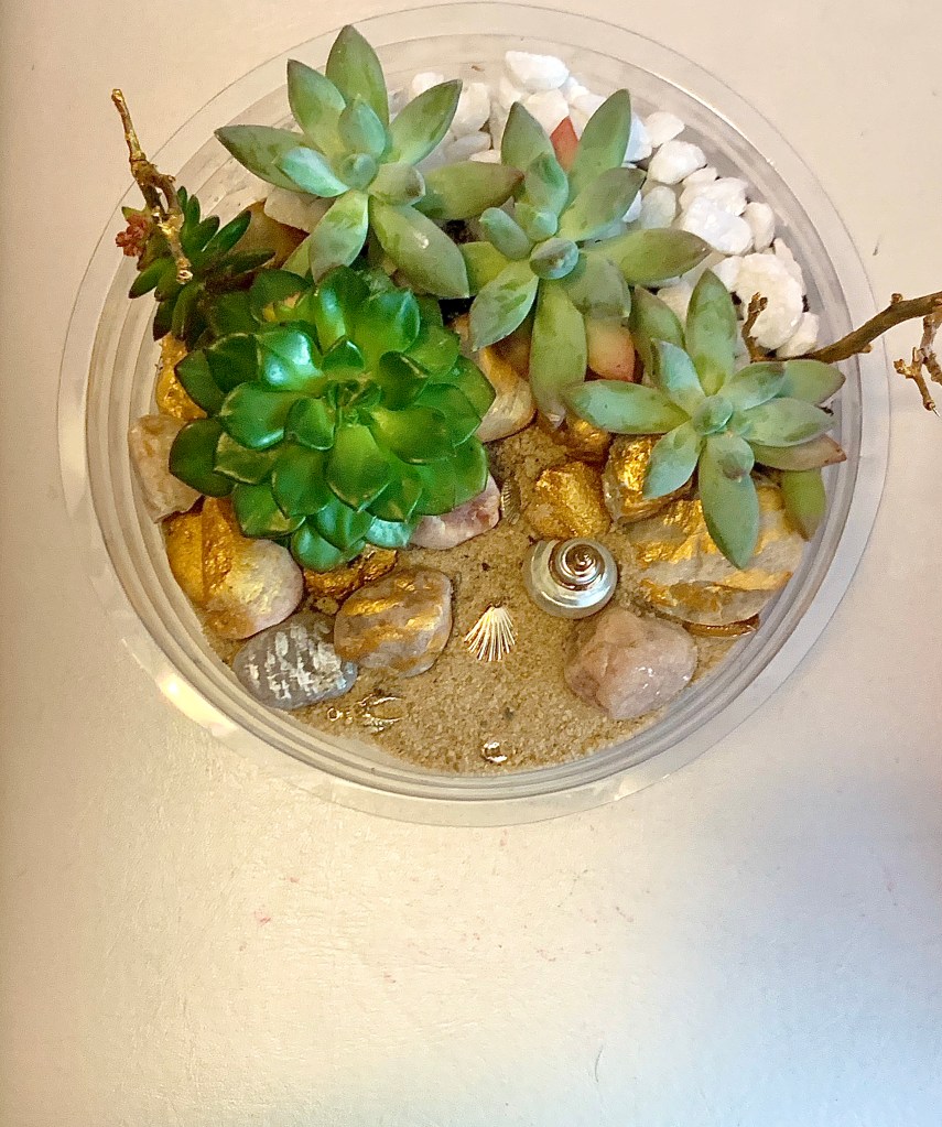 Terrarium beach green pink gold